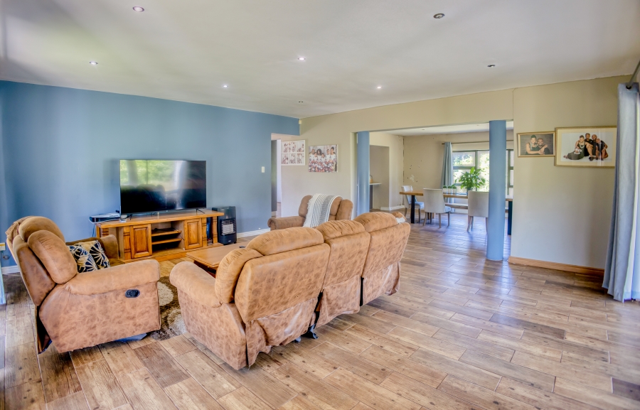 6 Bedroom Property for Sale in Beacon Bay Eastern Cape